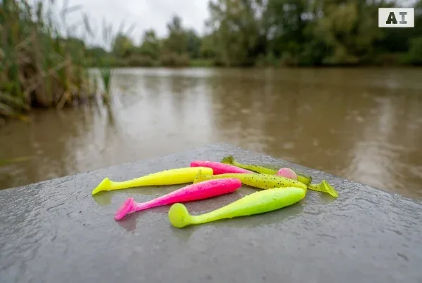 Beste farben für gummiköder beim forellenangeln im trüben wasser – Detailansicht