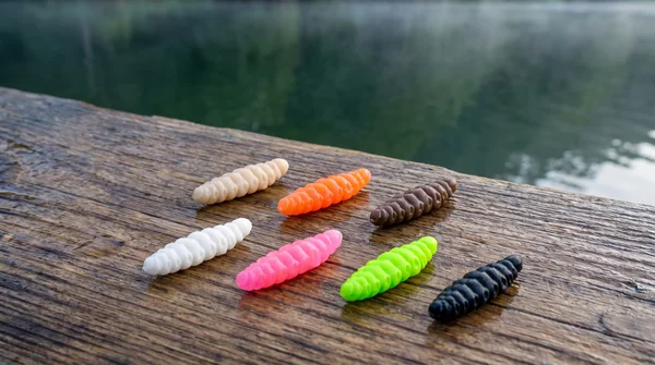 Attracta Larv Schwarz Knoblauch Aroma Floating Edition 3,5 cm 8 STK Larven Imitat Gummi_auswahl1