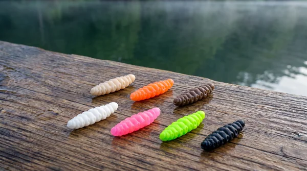 Attracta Larv Weiß Knoblauch Aroma Floating Edition 3,5 cm 8 STK Larven Imitat Gummi_auswahl1