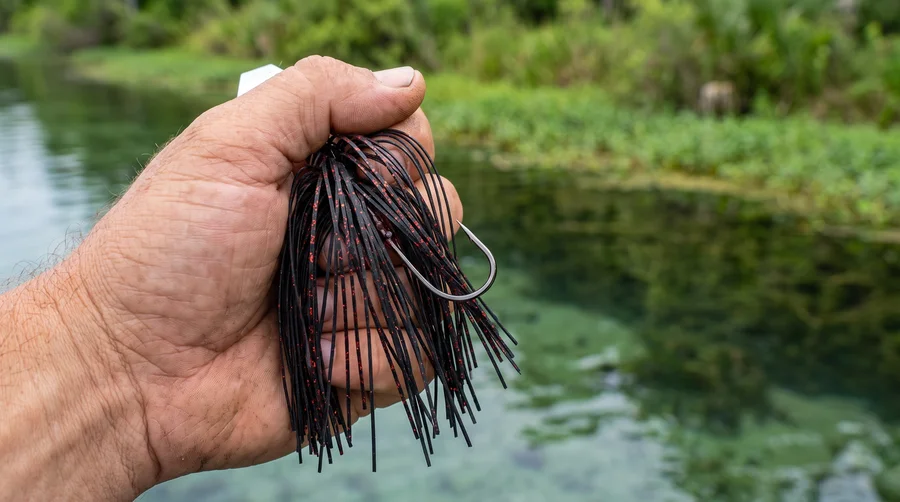 Inzite Blader Bladed Jig 10 g – Haken 3/0 – Dark Cherry – Starke Vibration & Trailerfähig - Wo andere versagen