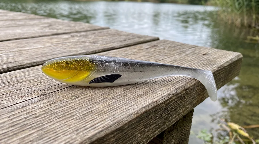 Zite Fishing Gummifisch Inzite Flanker Golden Voltage 23,5 cm - Großhecht Köder im 2er Pack - Vom Baggersee bis Kanal